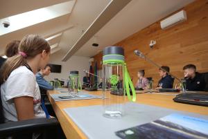 SVETOVNI DAN OTROK - obisk učencev OŠ Notranjski Odred Cerknica 04 FOTO LJUBO VUKELIČ